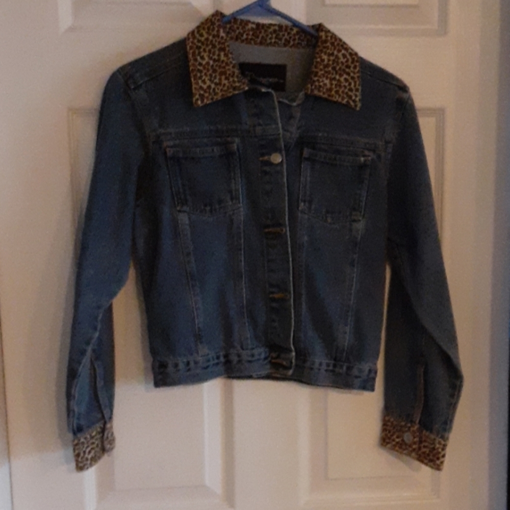 Womebs Jr.Jean jacket w leopard print